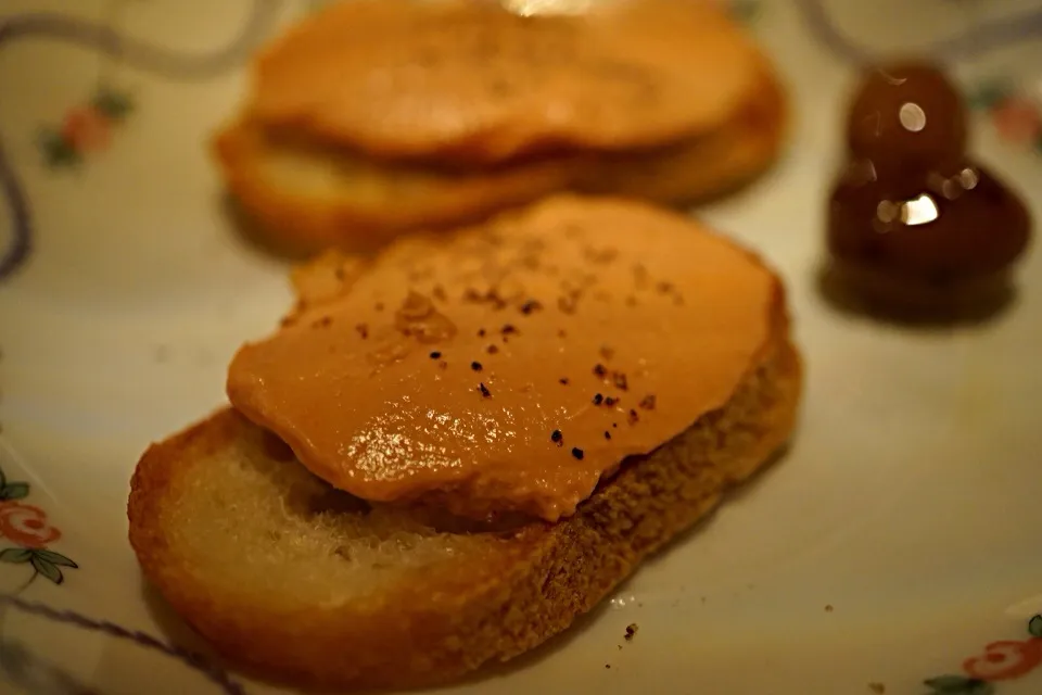 Foie grass pate on bread|Salvatore Cuomoさん