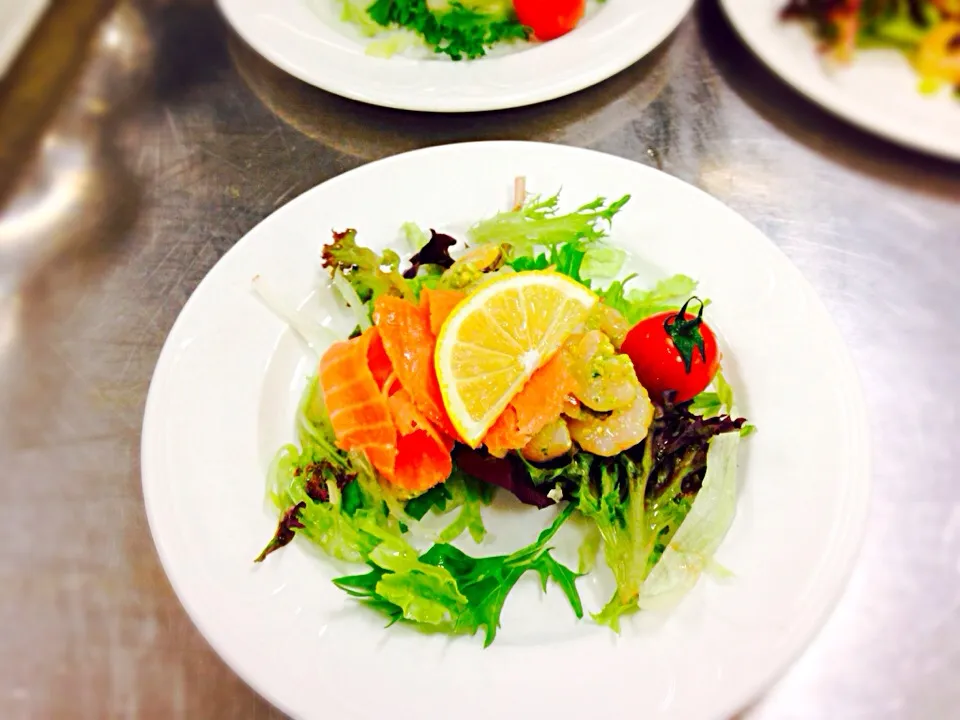 Smoked salmon & prawn salad|kazuko Tsujiさん