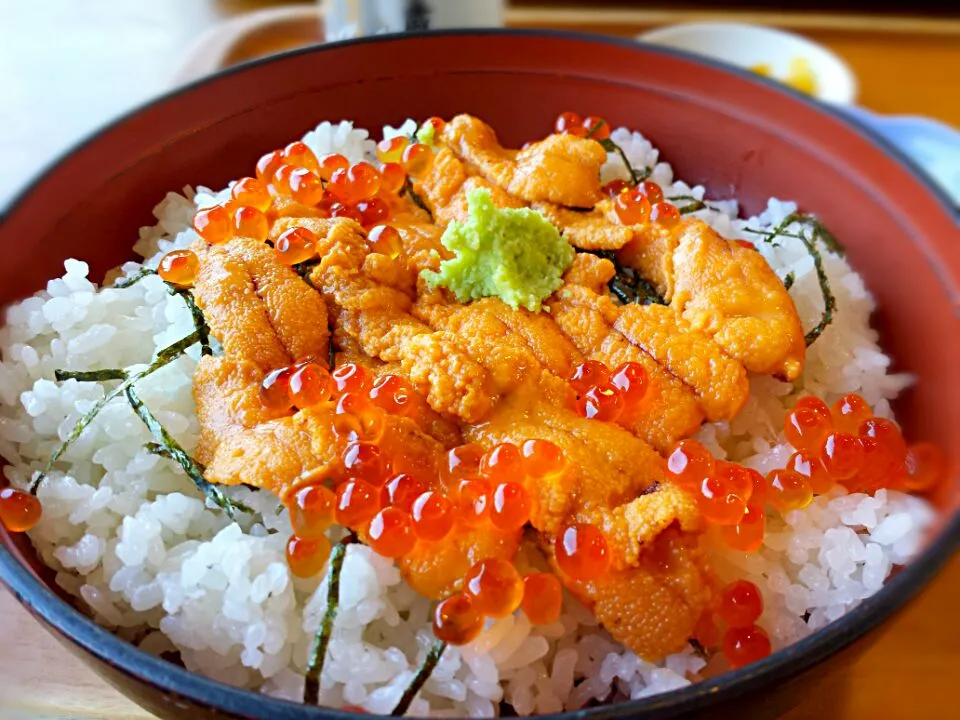 Snapdishの料理写真:島根県 道の駅「ゆうひパーク三隅」のウニイクラ丼|たかたかლ(^o^ლ)さん