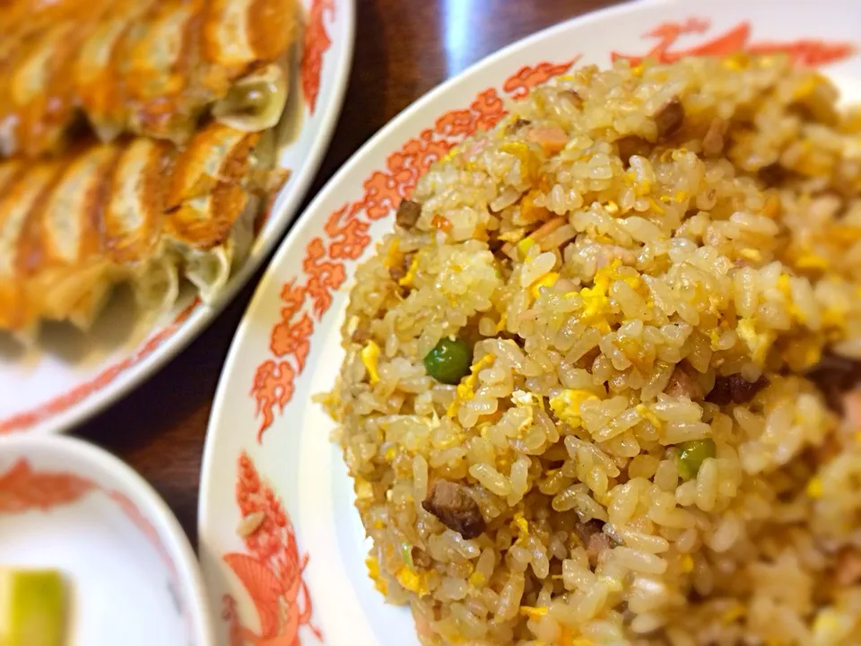 【本日の晩御飯】シンプルに炒飯と餃子。(ﾟдﾟ)ｳﾏｰ|JTKさん