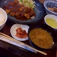 Snapdishの料理写真:白鳥の味噌カツ定食|みぃさん