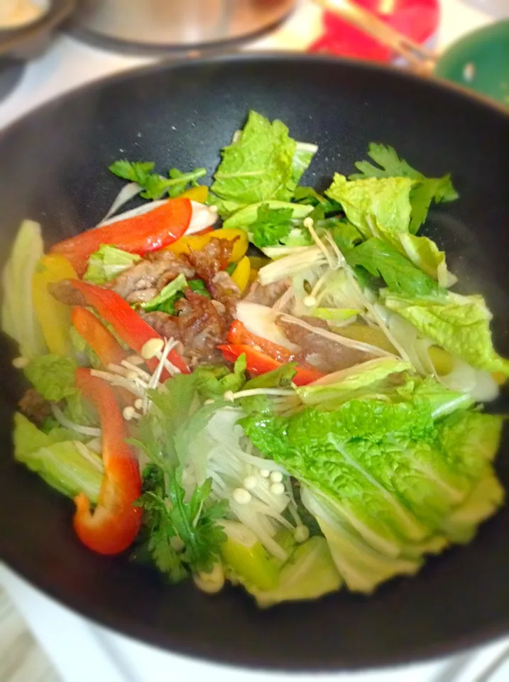 Me, My WoK AnD LefToVeR SuKiYa InGreDiEnTs.. ;))|GeMzKiTchさん