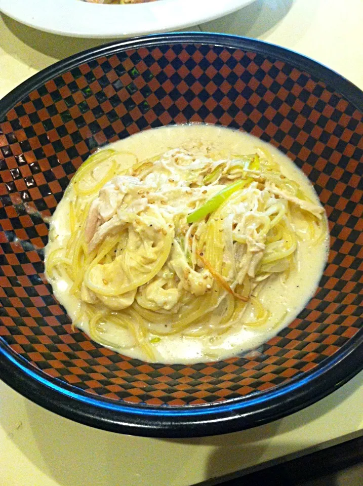 蒸し鶏と長葱の湯葉クリームパスタ|ぽっつぁんさん