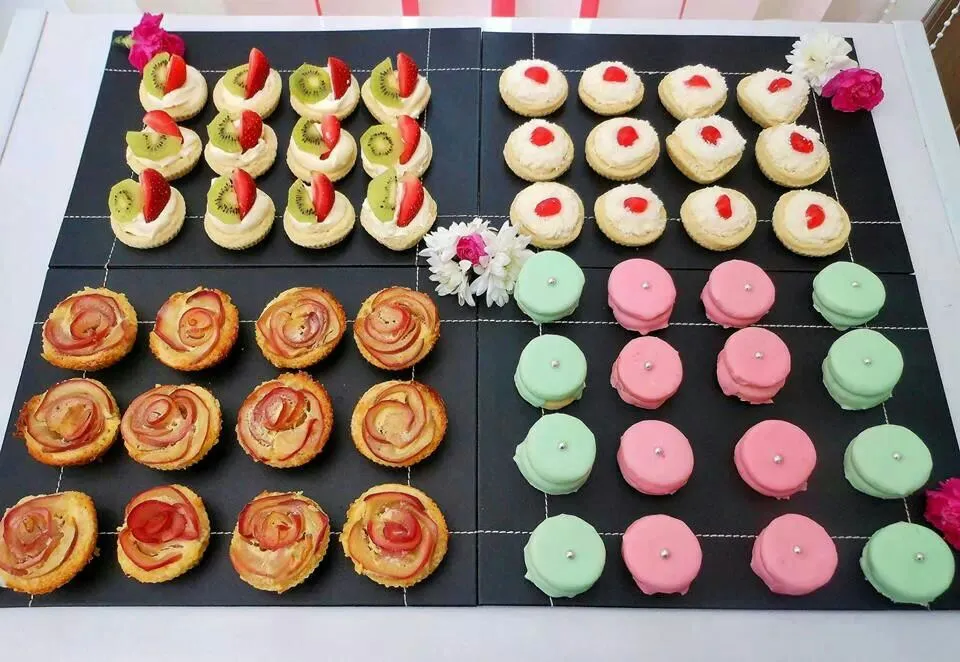 Mini Assortment of Mauritian and French Desserts. .
Top left: Mini French Fruit tart..
Down left: Mini french Apple Rose tart..
Top right: Mini Puit d'amour
Dow|Sharmeenconfessionsさん