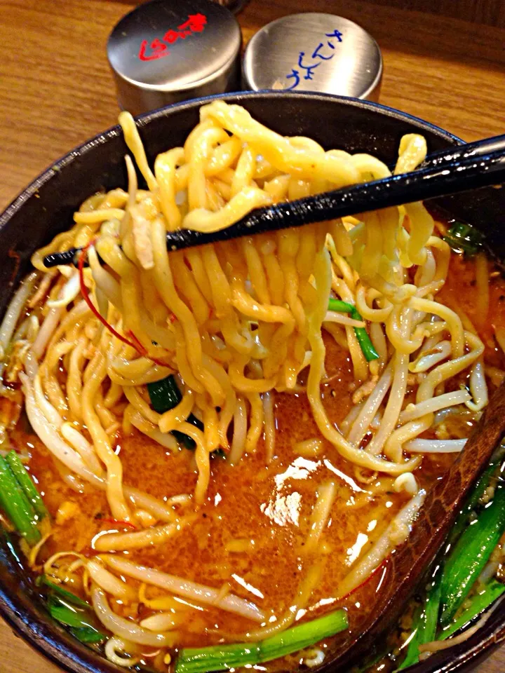 みそカレーらーめんの麺|中華蕎麦 銀時さん