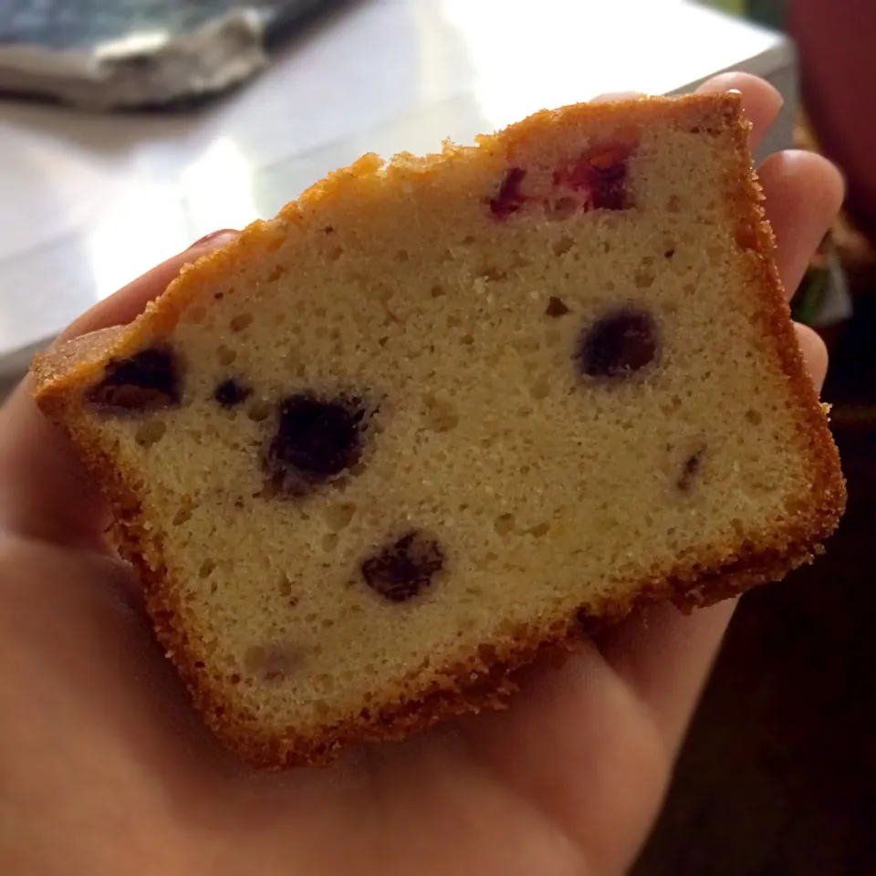 Sliced berry loaf cake|Irene Hoさん