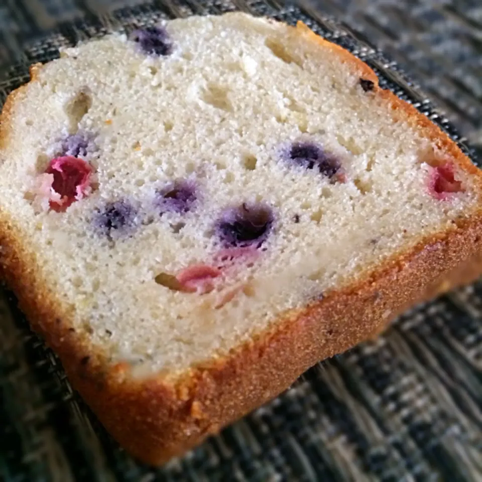 Triple berry Loaf|julia hoさん