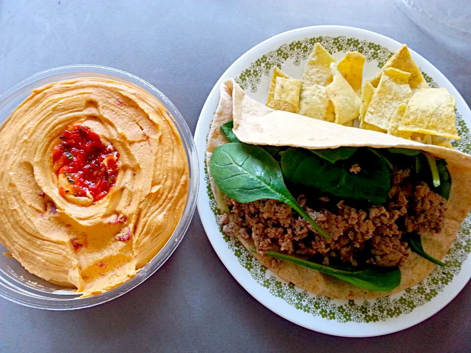 Turkey wrap w/ roasted pepper hummus and pita chips|kaylaさん