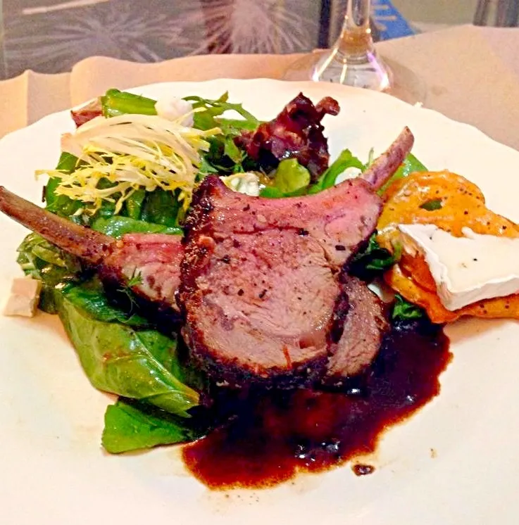 Snapdishの料理写真:Crusted lamb chops with balsamic reduction and mixed greens salad with herbs and citrus vinaegrette|ダイアナさん