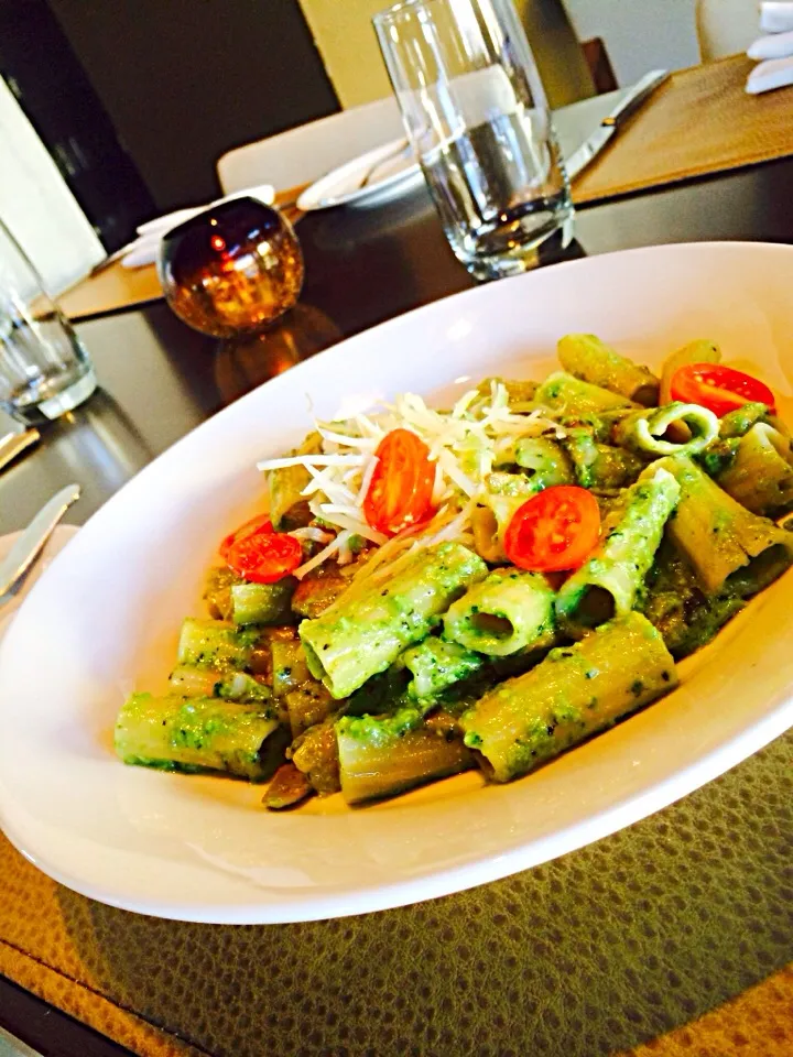 Snapdishの料理写真:Rigatoni with Edamame Pesto|Lisa Thomasさん