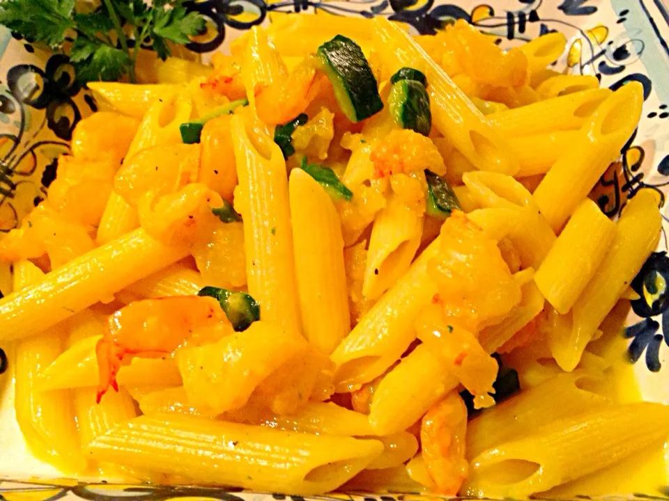 penne zucchine e gamberetti con zafferano|Fabio  Palmieriさん