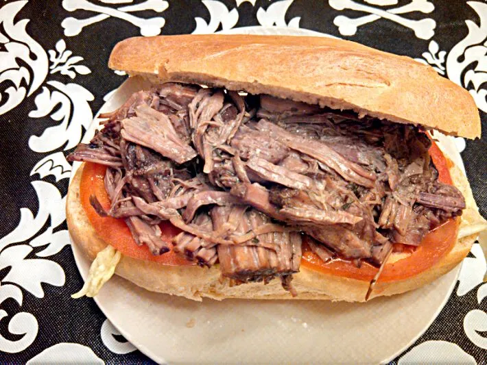 Snapdishの料理写真:Roast Beef Po'boy on homemade roll|Sashi Steinerさん