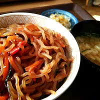 Snapdishの料理写真:チャプチェ牛丼＠すき家|わんパラさん