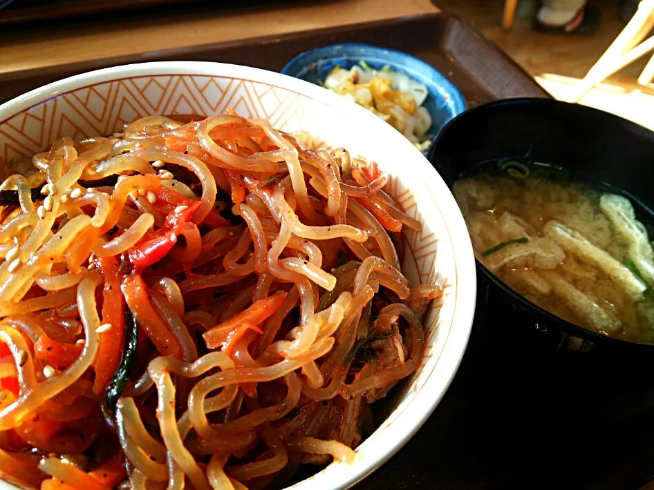 Snapdishの料理写真:チャプチェ牛丼＠すき家|わんパラさん