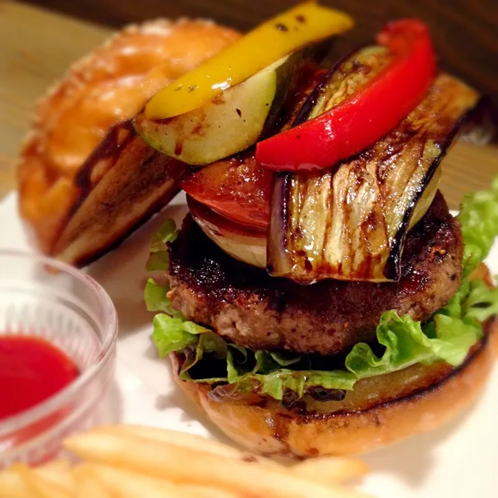 Grilled Vegie n Meat Burger|NoMusic&CraftBeer,NoLife.さん