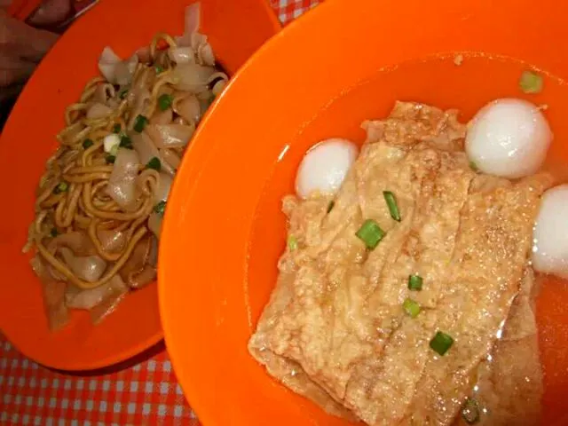 Snapdishの料理写真:Malacca Trip - Kway Teow & Mee Dry with Yong Tau Fo Soup|Yvonne Limさん