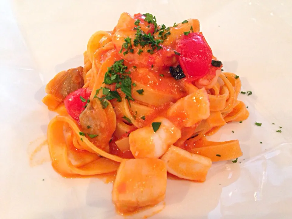 銀座SABATINI di FIRENZE  TAGLIATELLE CON FRUTTI DI MARE,SALSA  POMODORO|ゆうじ.さん