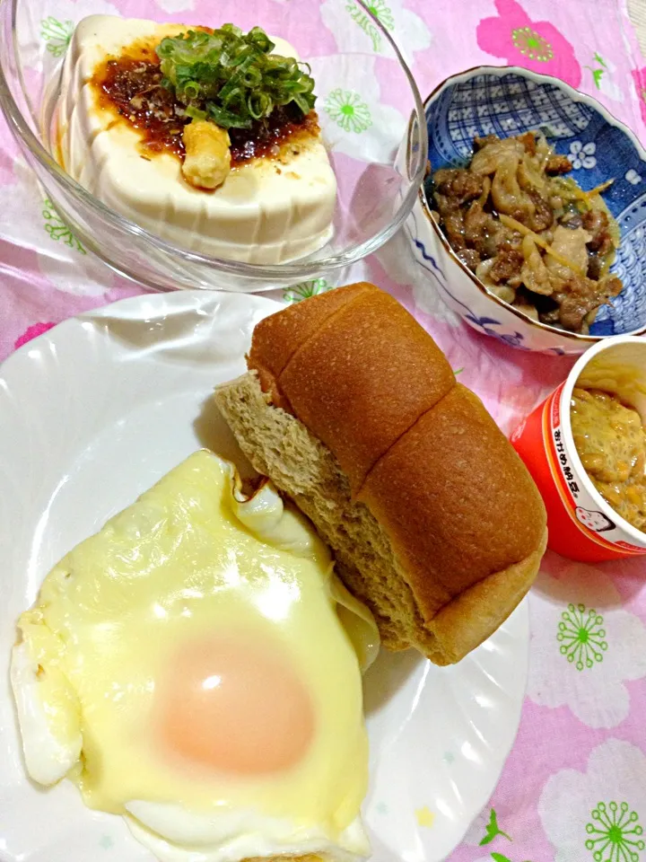 朝ごはん。冷や奴と納豆の黄金コンビ(^^;;|ハルさん