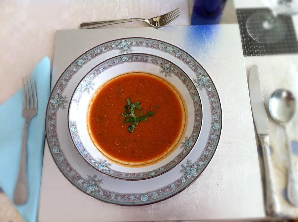 Snapdishの料理写真:Tomato & Basil soup|aястасияさん