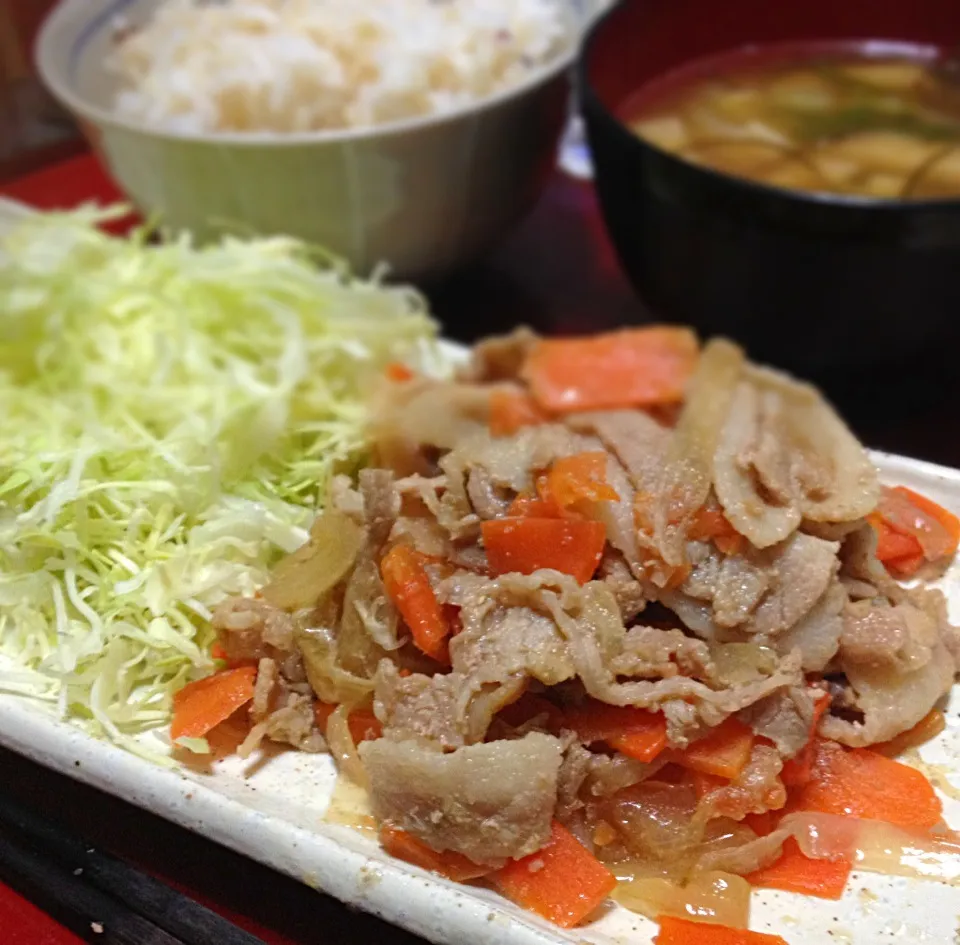 単身晩ごはん  生姜焼き定食|ぽんたさん