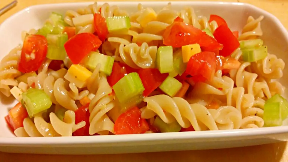 Fusilli Salad with celery, tomatoes, cheese|Junga Yooさん