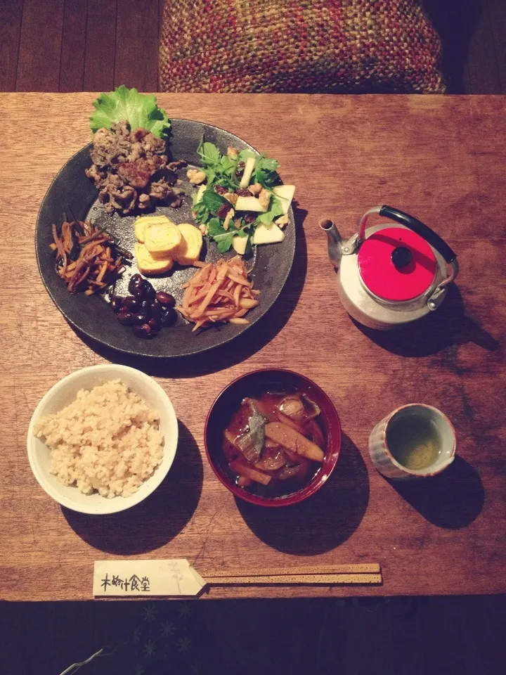 Snapdishの料理写真:“ まっくろくろすけ定食 ”|おたんこ食堂  d□~°さん