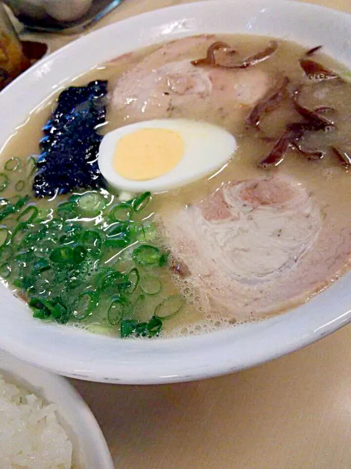 豚骨大砲ラーメン☆
ここのラーメンは前回紹介したラーメンよりもスープは濃厚、まったり系好きにはたまらない美味しさです！|☆Yumi☆さん