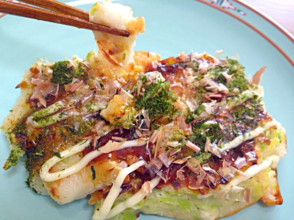 餅と海老入りお好み焼き          Okonomiyaki  with rice cake  and shrimp.|ikaさん