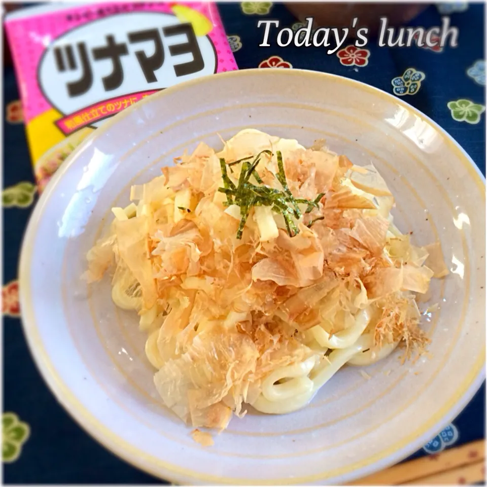 Snapdishの料理写真:たくあんとかつお節のツナマヨうどん|ayu3cafeさん