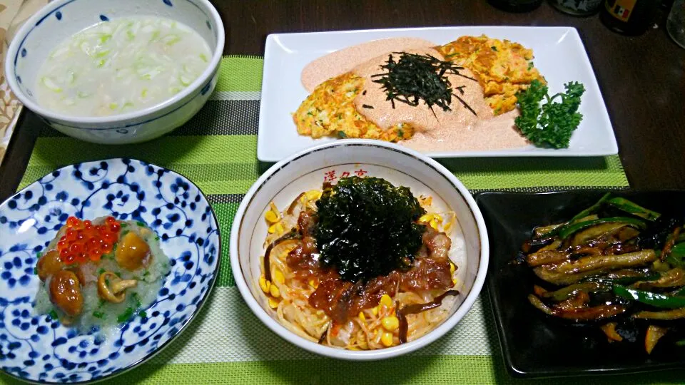 コムタンクッパスープ  小ねぎと人参のオムレツたらこソース  山なめこおろし和え  ビビンバ丼  ナスとピーマンの柚子味噌炒め|石川洋子さん