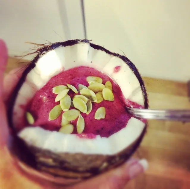 Smoothie coconut bowl!|foodorfoe✌️さん