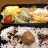 お弁当  カレのピカタ 変わり蒲鉾(ホタテ巻き) 錦糸卵 サニーレタス ミニトマト|Mariko Washioさん