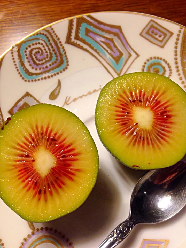 Snapdishの料理写真:Rainbow kiwi|Toriuchi Sanchanさん