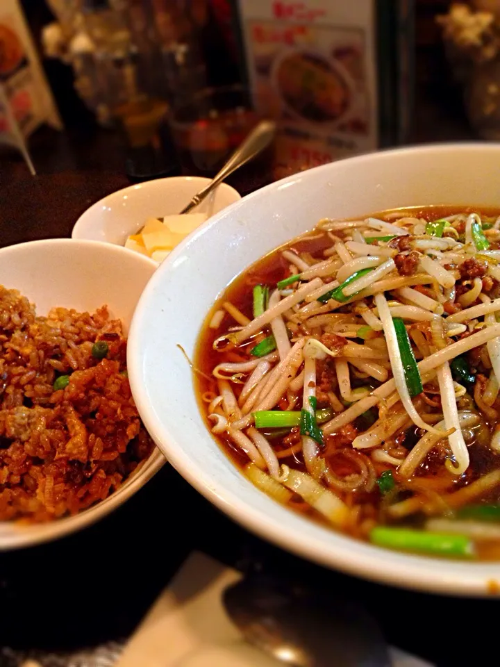 Snapdishの料理写真:もやし挽肉ラーメンとチャーハン|Keiichi Ikegami Ikeichiさん