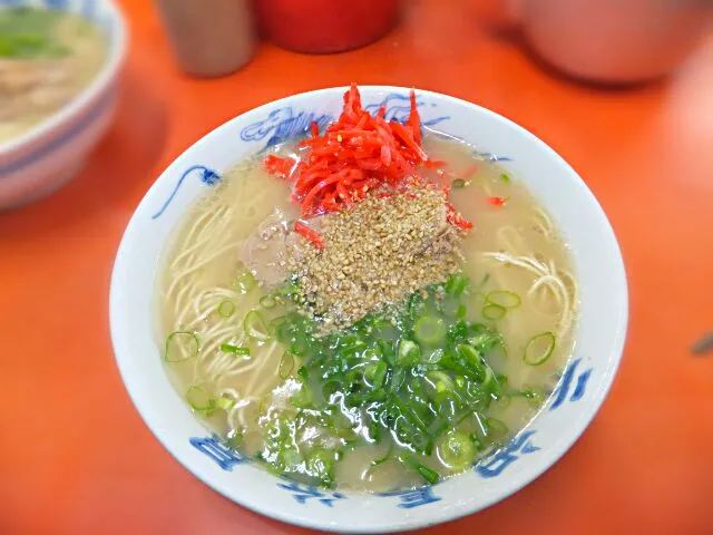 福岡市「元祖長浜屋」のラーメン|たかたかლ(^o^ლ)さん