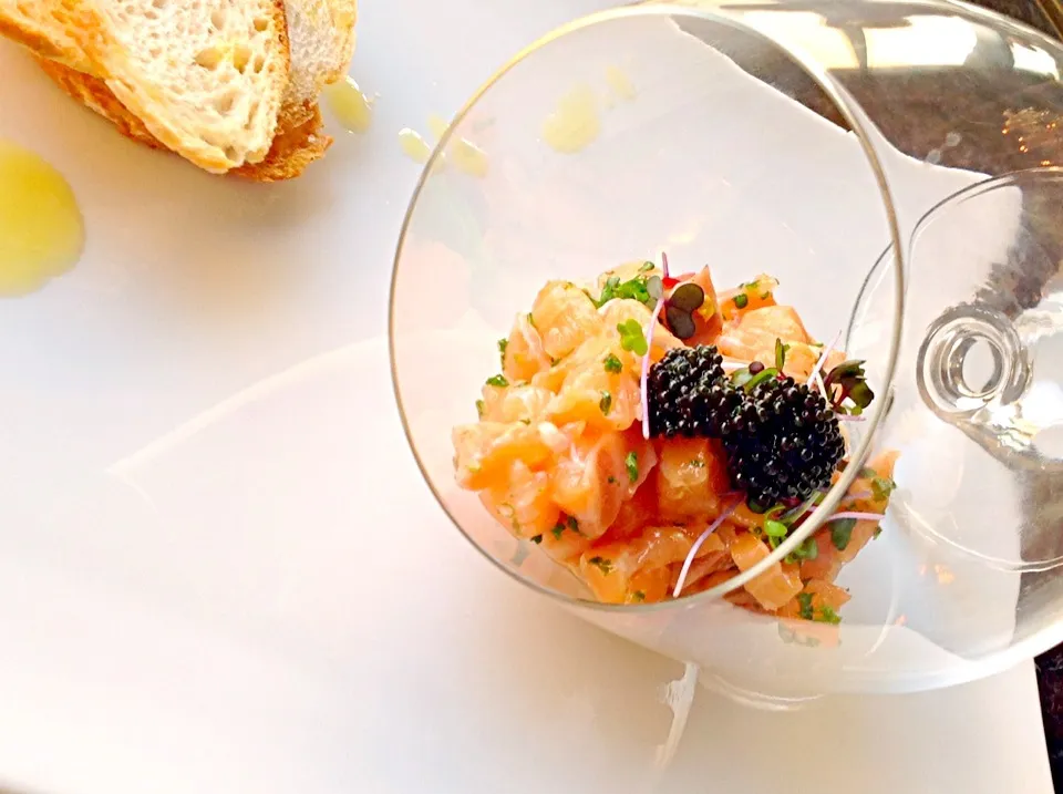 Snapdishの料理写真:Salmon Tartare with Caviar and Mango Oil|patrice martellyさん