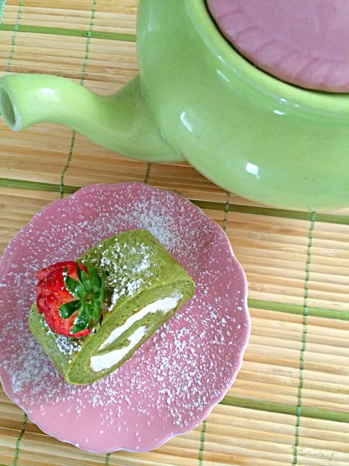 Matcha roll with vanilla bean cream|12Dragonさん