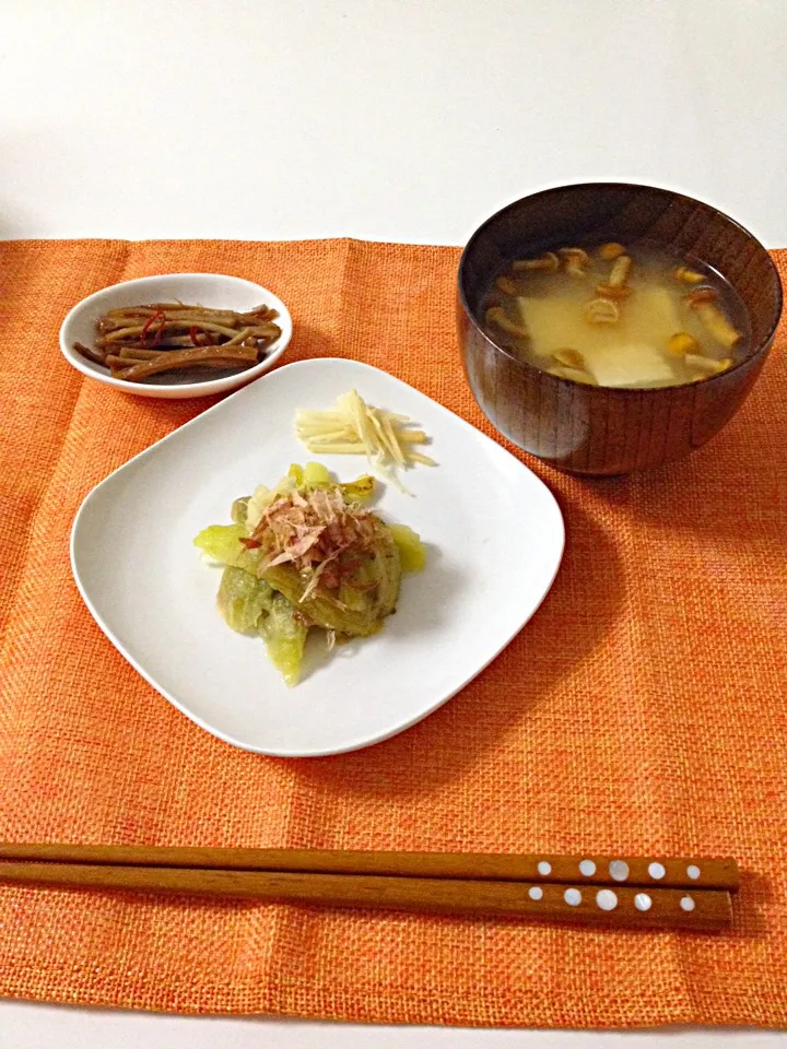 Snapdishの料理写真:焼き茄子・なめこのお味噌汁・きんぴらごぼう|Accaさん