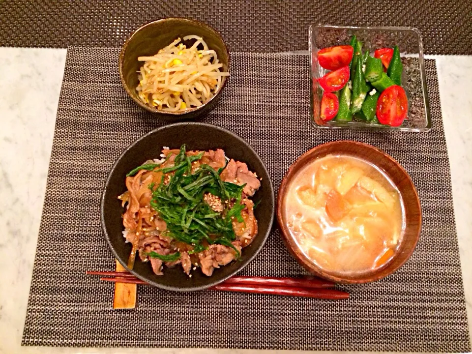 豚丼、もやしナムル、オクラのガーリック＆ビネガー和え|さとみさん