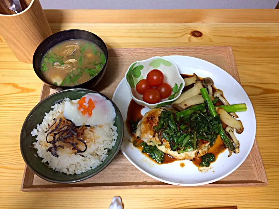 とろろごはん、牡蠣と春菊のお味噌汁、春菊ソースのチキンステーキ！|Uemura Koshiさん