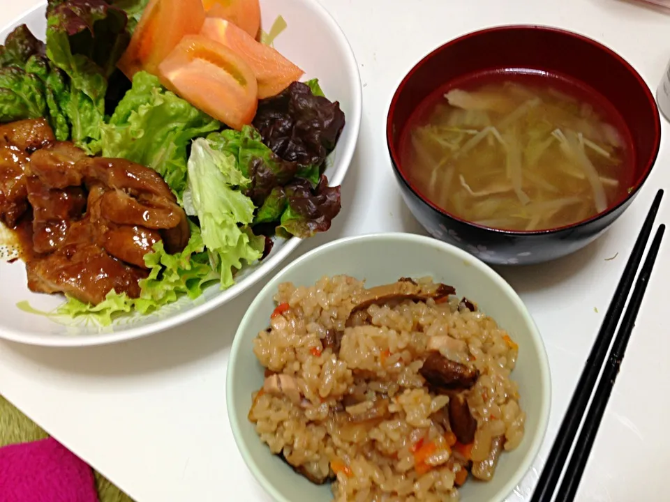 Snapdishの料理写真:たきこみご飯  照り焼きチキン 白菜スープ♡|まゆさん