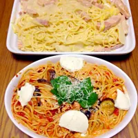 Snapdishの料理写真:ナスとモツァレラチーズのトマトソースパスタと白菜とベーコンのクリームソースパスタ|Kiguchi Ryoさん