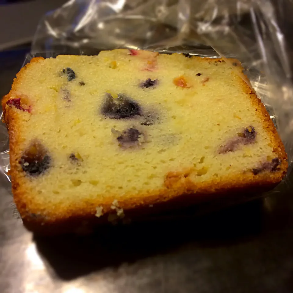 Berry loaf cake|Irene Hoさん