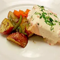 Snapdishの料理写真:Lemon poached salmon with tomato mayonnaise, roasted potatoes, and honey glazed carrots.|Sarah teh Nomsさん