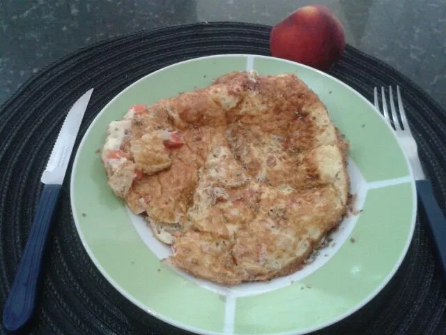 omelete (4 claras + 1 gema + tomate + cebola + champignon)|Gabriela Baptistaさん