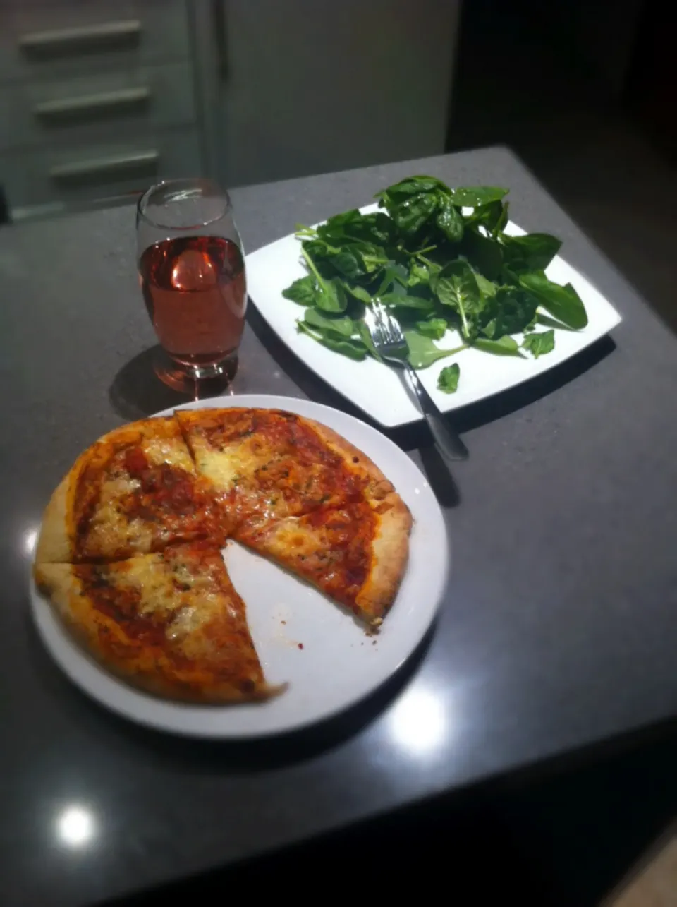 Pizza, spinach and juice|🍓Jolejo🍓さん