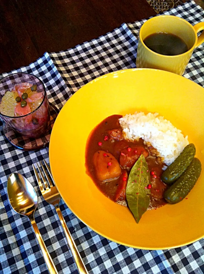 ことこと煮込んだカレー&生ハムとスウィーティーのサラダ☕️🍴|welcomeizumiさん