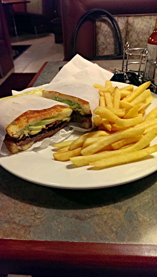 California Deluxe Burger|Juana Saucedoさん