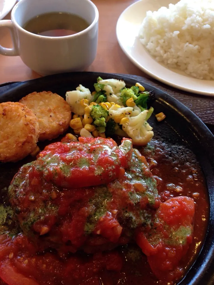 フレッシュトマトとバジルのイタリアンチーズinハンバーグAセット（ご飯大盛り）|まさとさん