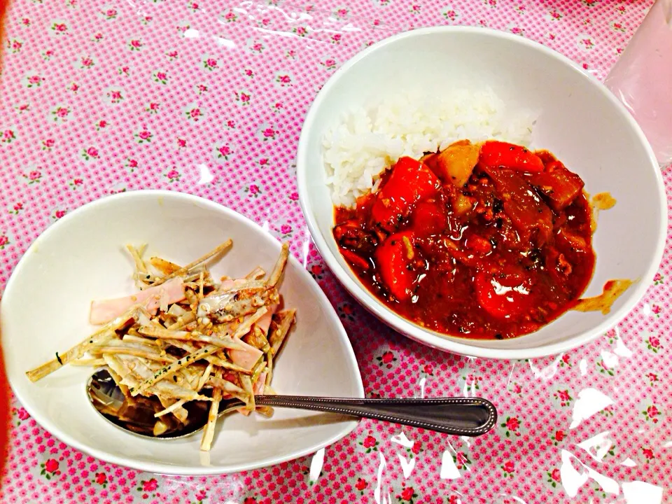 無水無油カレー✨リンゴと玉ねぎたーっぷり♥️即席ゴボウサラダと一緒に♥️|なおこさん